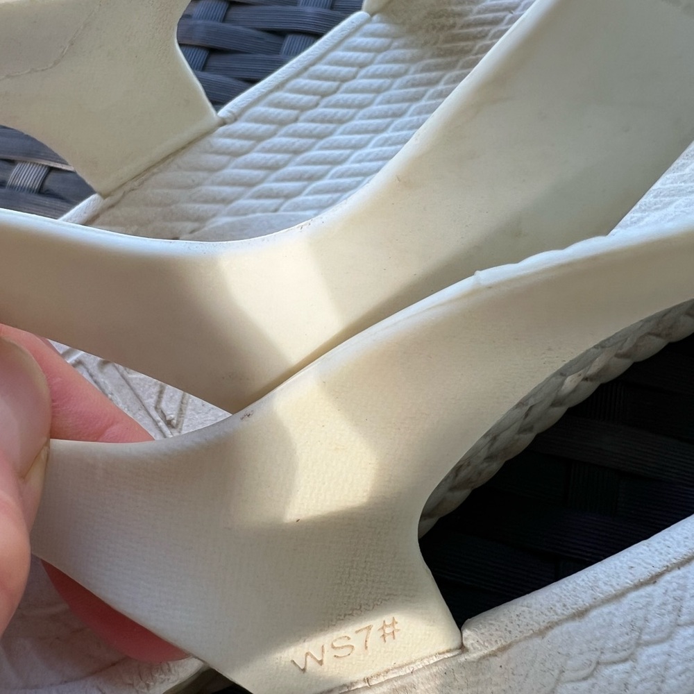 Reef Women's white Strappy Sandals - Picture 6 of 6